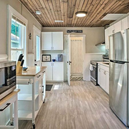 Chic Cottage With Private Yard Steps To Beach! 콜로니얼 비치 외부 사진
