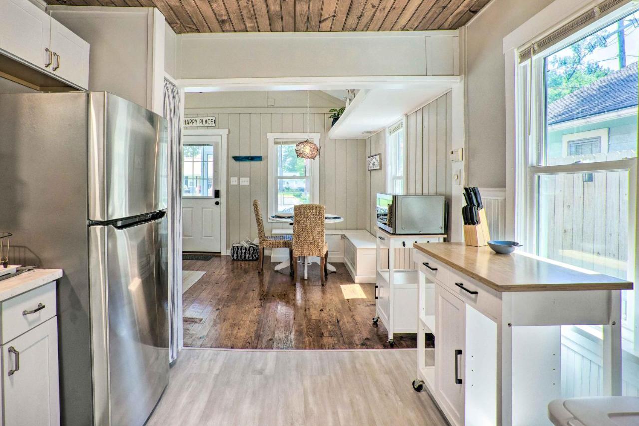 Chic Cottage With Private Yard Steps To Beach! 콜로니얼 비치 외부 사진