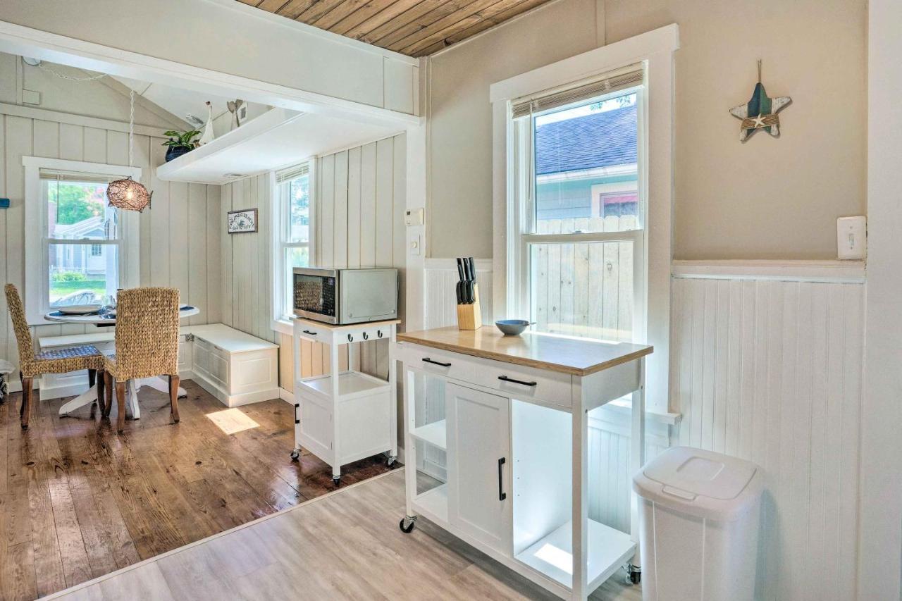 Chic Cottage With Private Yard Steps To Beach! 콜로니얼 비치 외부 사진