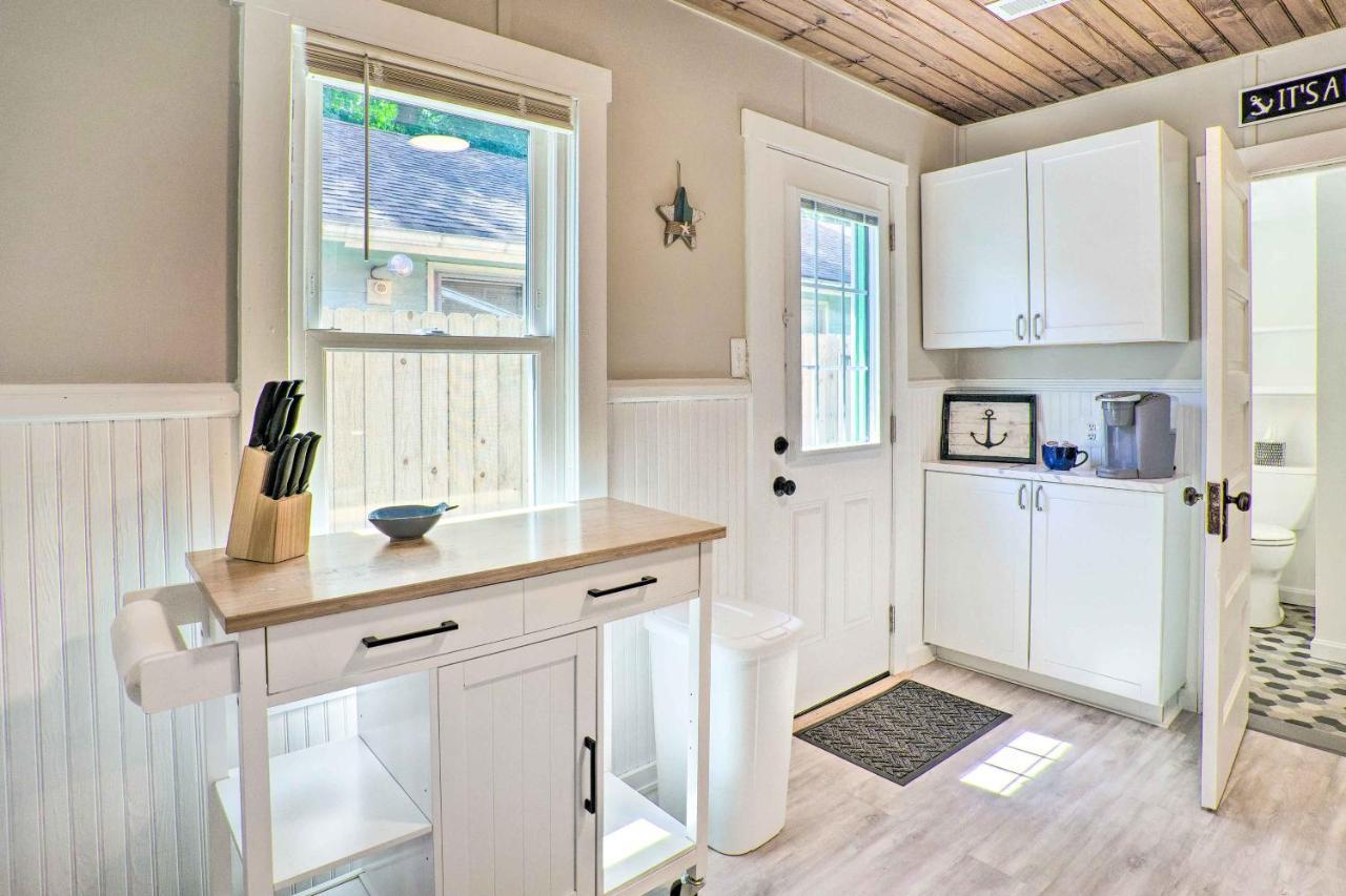 Chic Cottage With Private Yard Steps To Beach! 콜로니얼 비치 외부 사진