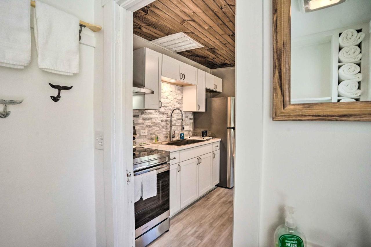 Chic Cottage With Private Yard Steps To Beach! 콜로니얼 비치 외부 사진